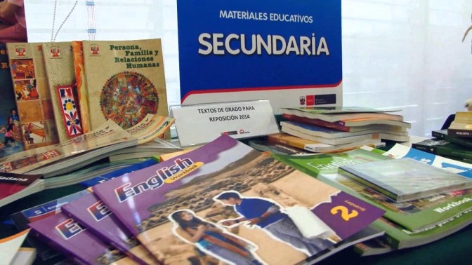 Análisis: ¿Por qué este año se ha atrasado la distribución de material educativo?