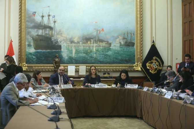 Ministro Alfaro se presentó ante Comisión de Educación del Congreso