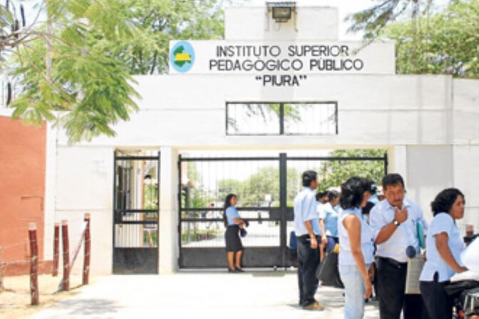 Docentes de institutos pedagógicos darán examen para seguir en la carrera